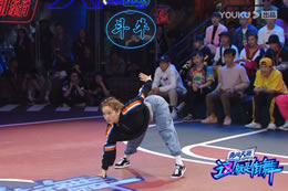 千璽隊長(cháng)想看炎炎Battle，寧愿做俯臥撐