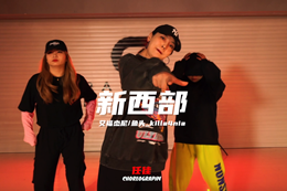 跟著(zhù)一起律動(dòng)起來(lái)，佳佳超級A